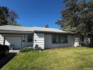 563 Walnut St, Mount Morris, MI 48458