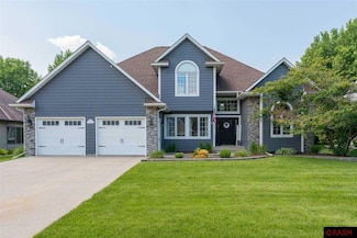 2009 Howard Dr, North Mankato, MN 56003