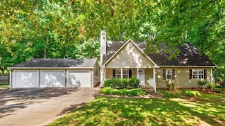 6827 Taylor Woods Ln, Pleasant Garden, NC 27313