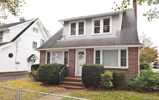 57 Nieman Ave, Lynbrook, NY 11563