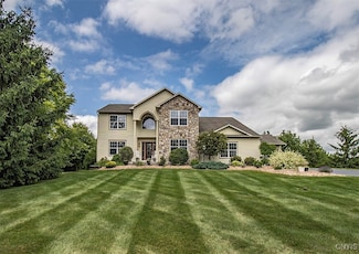 7991 Austrian Pine Cir, Manlius, NY 13104