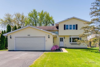 422 S Thornwood Dr, Lindenhurst, IL 60046