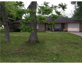 6801 Wells St, Moss Point, MS 39563