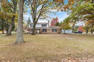 8855 Ferry Rd, Grosse Ile, MI 48138