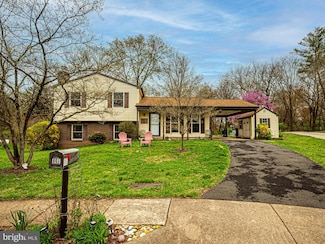 801 Mosby Hollow Dr, Herndon, VA 20170