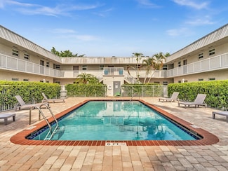 2050 N Douglas Rd Unit 211, Pembroke Pines, FL 33024