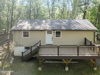 118 Maple St, Dingmans Ferry, PA 18328