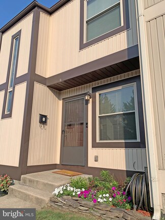 11 Mooring Ct, Essex, MD 21221