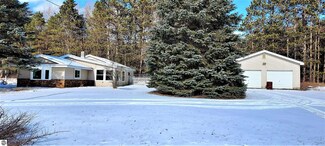 680 W Sleights Rd, Traverse City, MI 49696