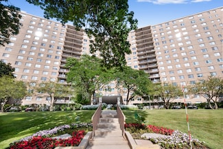7033 N Kedzie Ave Unit 404, Chicago, IL 60645