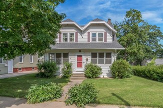 1100 Maplewood Dr NE, Cedar Rapids, IA 52402