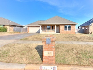 1517 SE 6th St, Moore, OK 73160