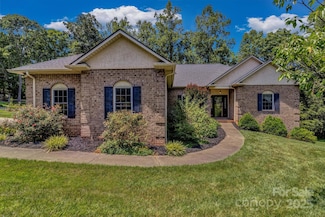 2790 Twin Oaks Dr, Morganton, NC 28655
