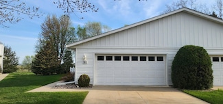 781 26th St NE, Rochester, MN 55906
