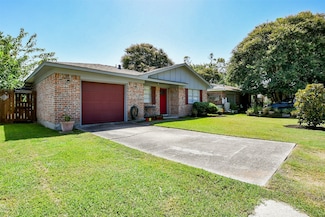 305 S Carroll St, La Porte, TX 77571