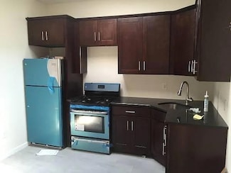214-83 Jamaica Ave, Jamaica, NY 11428