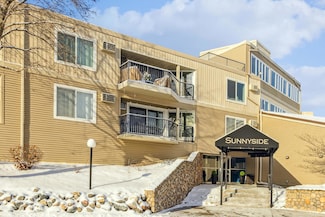 6213 Saint Croix Trail N Unit 207, Stillwater, MN 55082