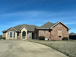 1810 Hunters Ridge Dr, Shawnee, OK 74804