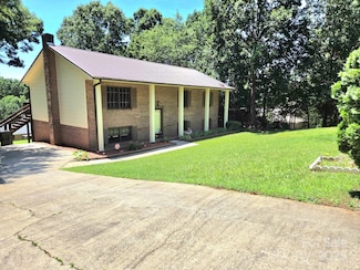 717 2nd St SW, Conover, NC 28613