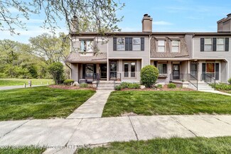 318 Park Meadows Dr, Lansing, MI 48917