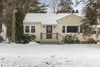 884 Carver St, Traverse City, MI 49686