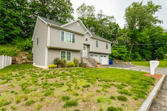 533 Seltsam Rd, Bridgeport, CT 06606