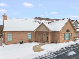 206 Village Green Dr, Canonsburg, PA 15317