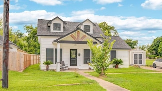 1256 2nd St, Clute, TX 77531