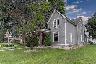1003 6th St, Grundy Center, IA 50638