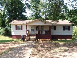 2204 Terrence St, Tuskegee Institute, AL 36088
