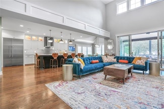 2807 W 50th Terrace, Westwood, KS 66205