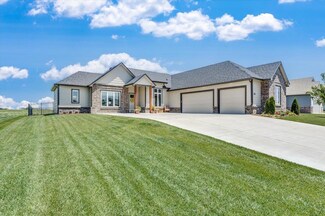 1422 Emerald Valley Dr, Mulvane, KS 67110