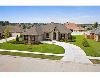208 Lac Cypriere Dr, Luling, LA 70070