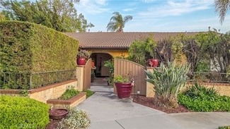 472 Heidelburg Ln, Claremont, CA 91711