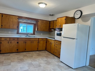 17 Lincoln St Unit 2, Greenfield, MA 01301