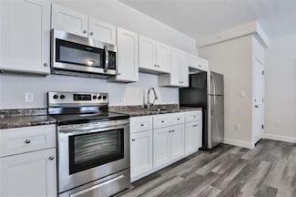 165 W Hancock St, Manchester, NH 03102