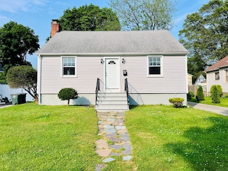 90 Fairview St, Milford, CT 06460