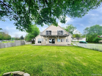 4390 Cass Elizabeth Rd, Waterford, MI 48328