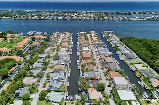 100 Neptune Dr, Hypoluxo, FL 33462