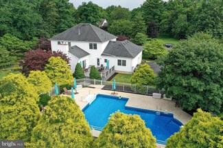27 Fern Dr, Cream Ridge, NJ 08514