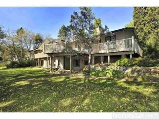 17819 Maple Hill Rd, Wayzata, MN 55391