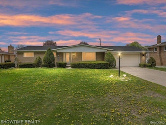 37305 Maas Dr, Sterling Heights, MI 48312