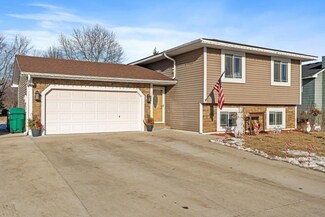 2228 Ryberg St, Chaska, MN 55318