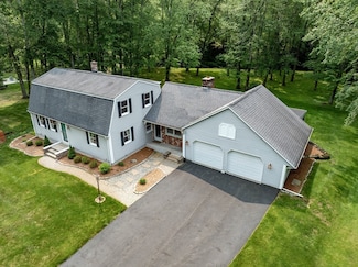 65 River Park Dr, Hampden, MA 01036