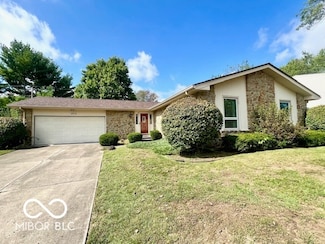 2830 Sassafras Ln, Columbus, IN 47203