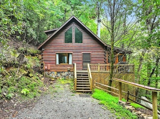 425 Riverbend Ct, Ellijay, GA 30540