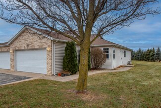 143 Mallard Pointe Dr, Valparaiso, IN 46385