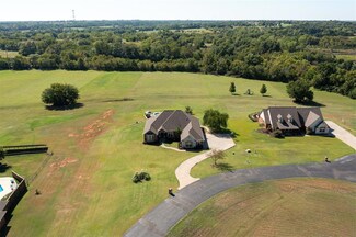4220 Shoreline Cir, Norman, OK 73026