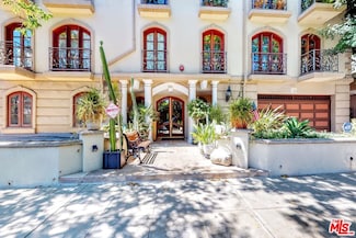 353 S Reeves Dr Unit 302, Beverly Hills, CA 90212