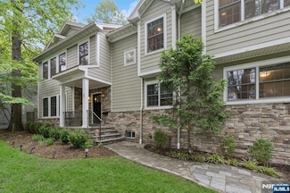 2 Valley Place, Tenafly, NJ 07670